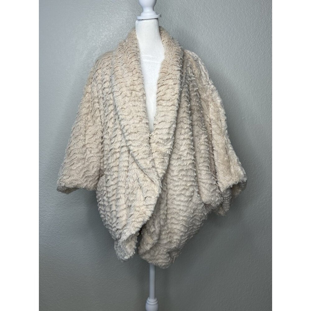 Democracy Faux Fur Luxury Cream Coat Sz XL Soft Fully Lined Hook & Eye Closure